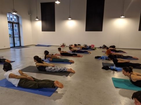 Master class de yoga vinyasa krama en el february fitness 2020