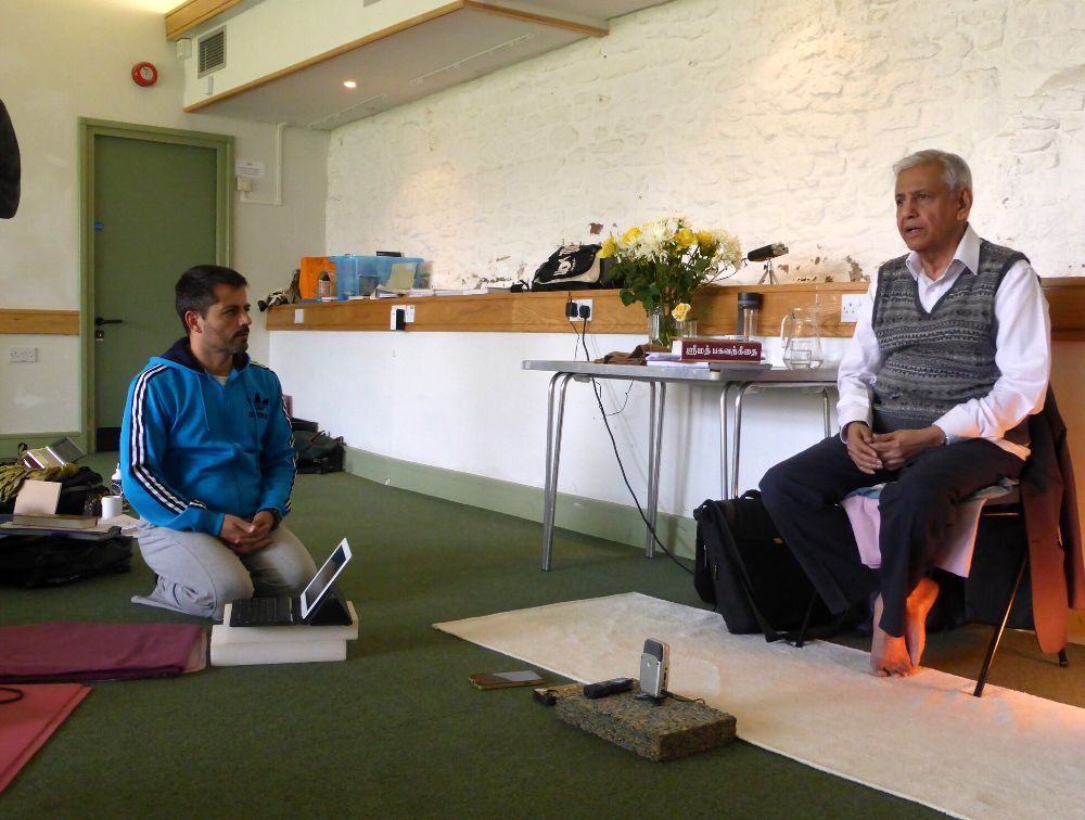 Óscar Montero en su formación en yoga con Srivatsa Ramaswami